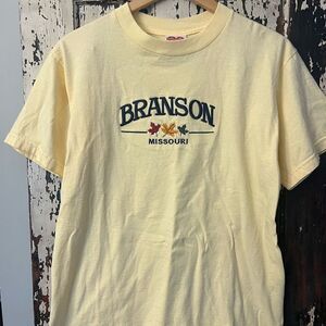 Vintage Branson Missouri embroidered single stitch tshirt. Unisex size M.